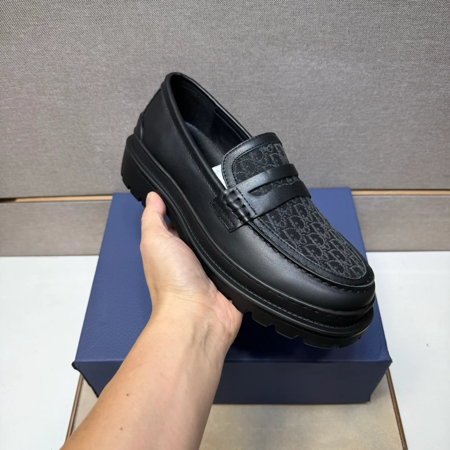 ⬛️Men's shoes 💰p442 [Dior~] Men's casual shoes 2025z cabinet sales simultaneously 🔶Size: 39-44 #️⃣ 🔷2 colors🔜The upper is made of multi-material splicing➕Genuine leather lining, comfortable and breathable, sole: original comfortable and wear-resistant outsole, ⚠️Real shot📱Photographed🎬The real thing is better📢📢📢